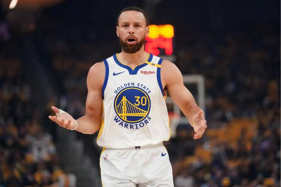 AYX SPORTS-库里重要时刻表现优异，澳大利亚队带队取胜！的简单介绍