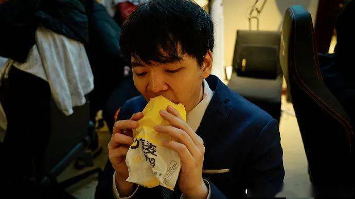 AYX SPORTS-Karsa在瑞士队比赛中挺进下一轮，挺进下一轮引发热议！的简单介绍